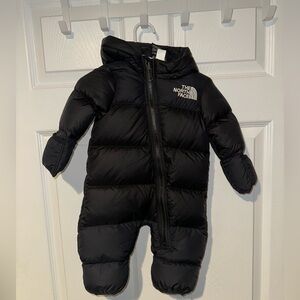 A brand new 0-3 month north face snow suit🔥🔥🔥🥶 never worn!